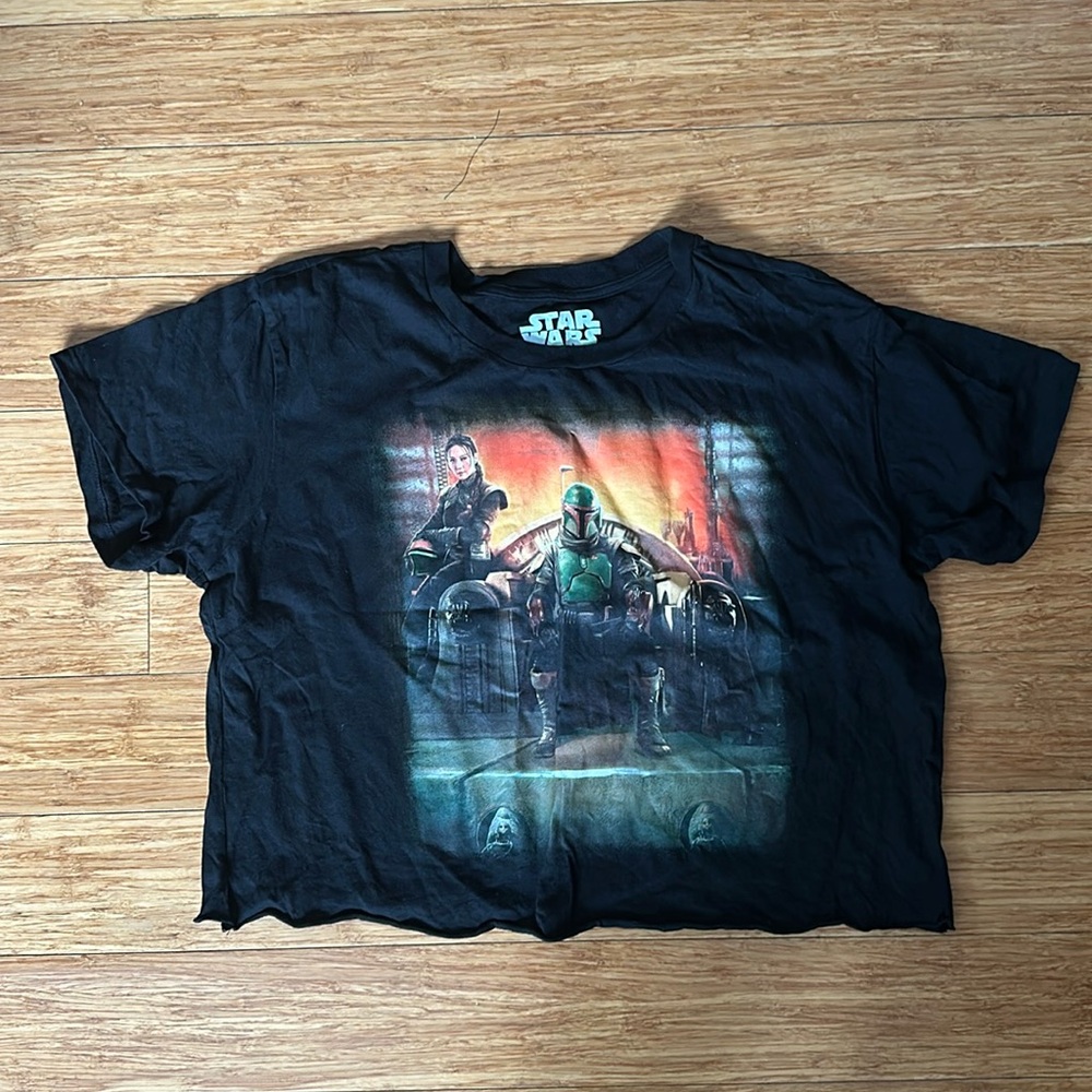 Like new Her Universe Book of Boba Fett Cropped Tee Size L
